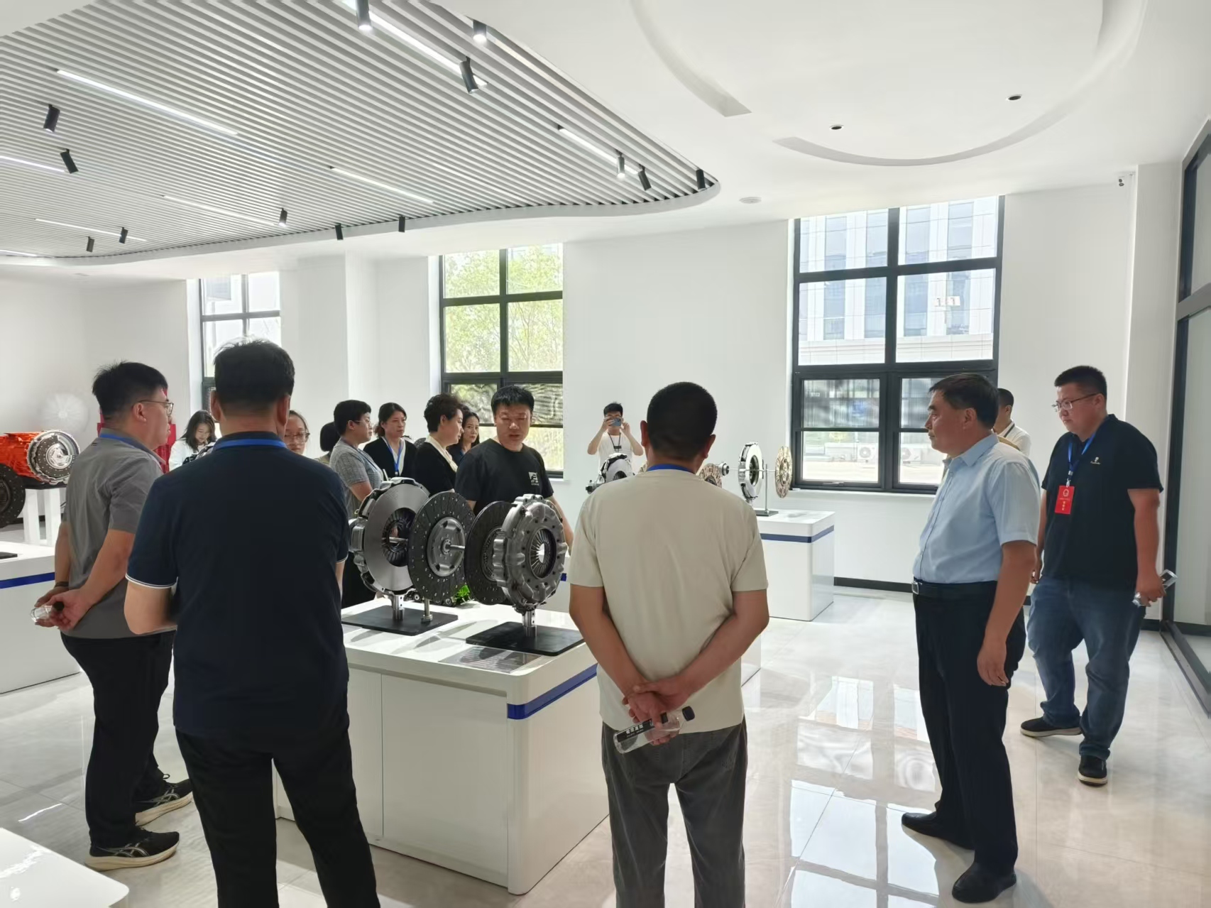 6月12号市人大刘主任来我厂参观